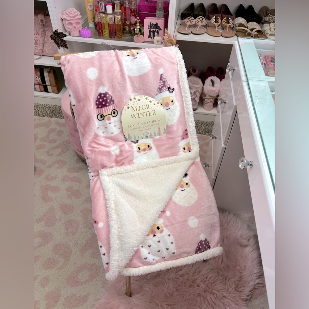 Pink santa Christmas throw blanket NWT
